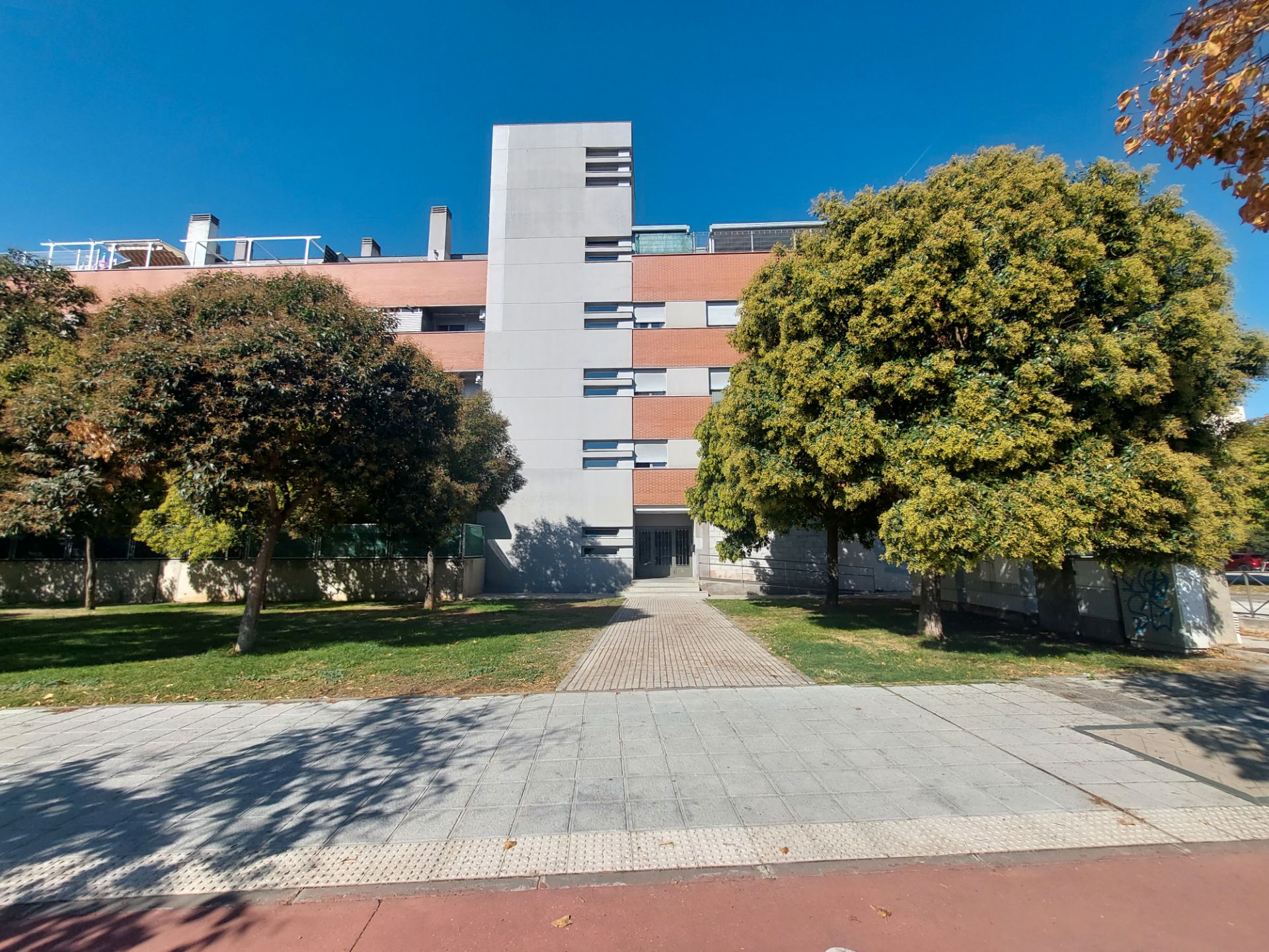 Exterior view of Flat for sale in Azuqueca de Henares  with Air Conditioner, Heating and Terrace