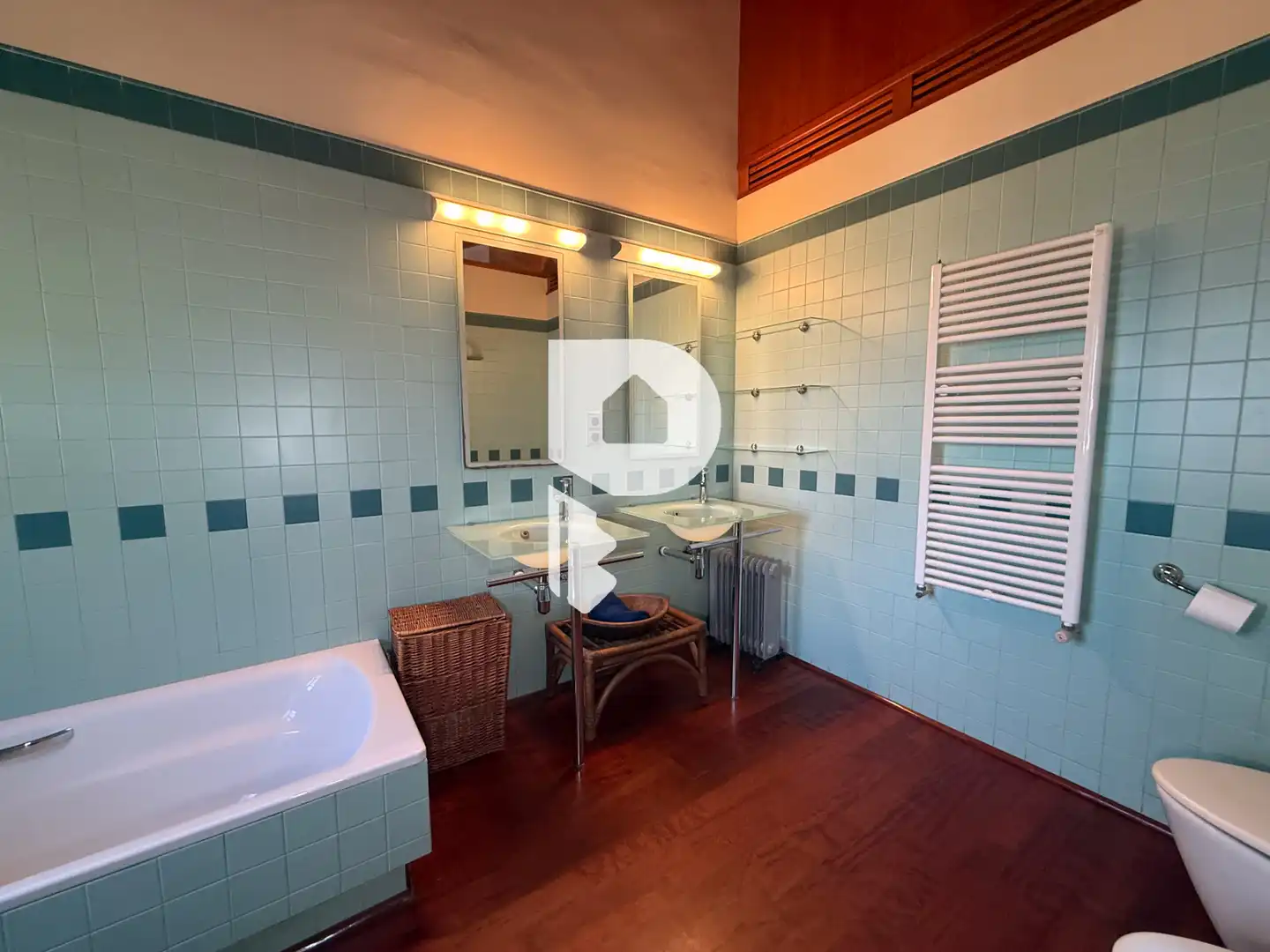 Bathroom of Houses for sale in Castelldefels  with Air Conditioner, Heating and Terrace