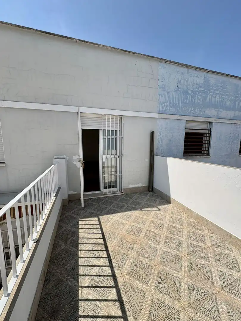 Vista exterior de Casa o xalet en venda en Gerena amb Aire condicionat, Calefacció i Terrassa