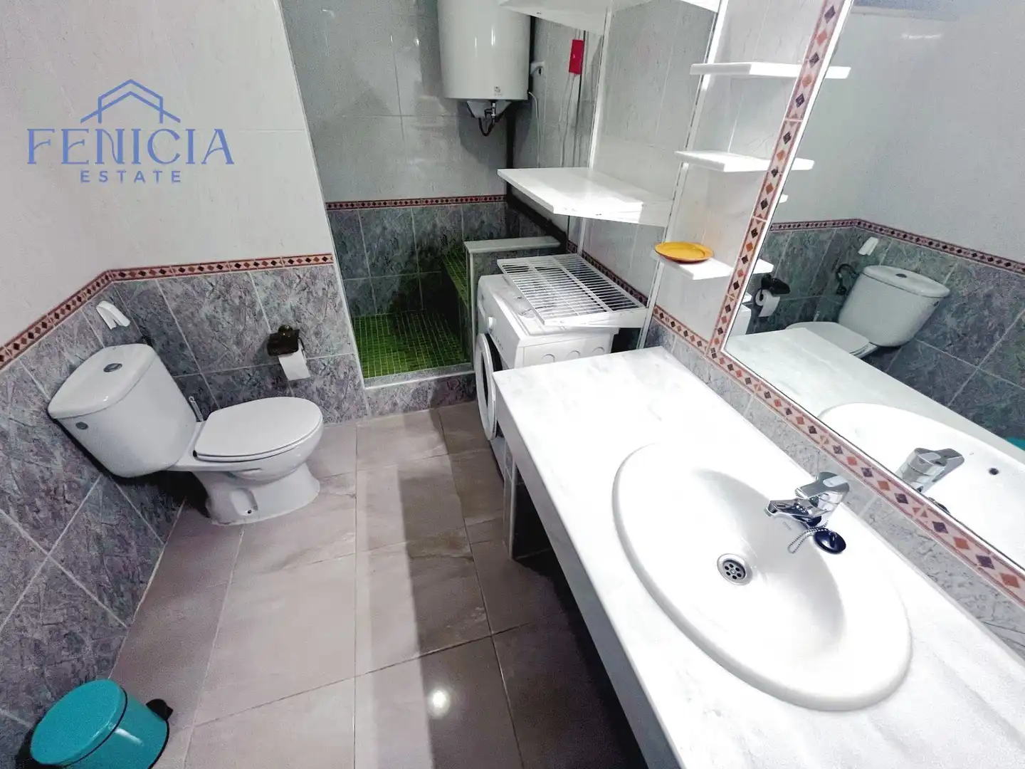 Baño de Piso en venta en Almuñécar con Terraza, Trastero y Piscina comunitaria