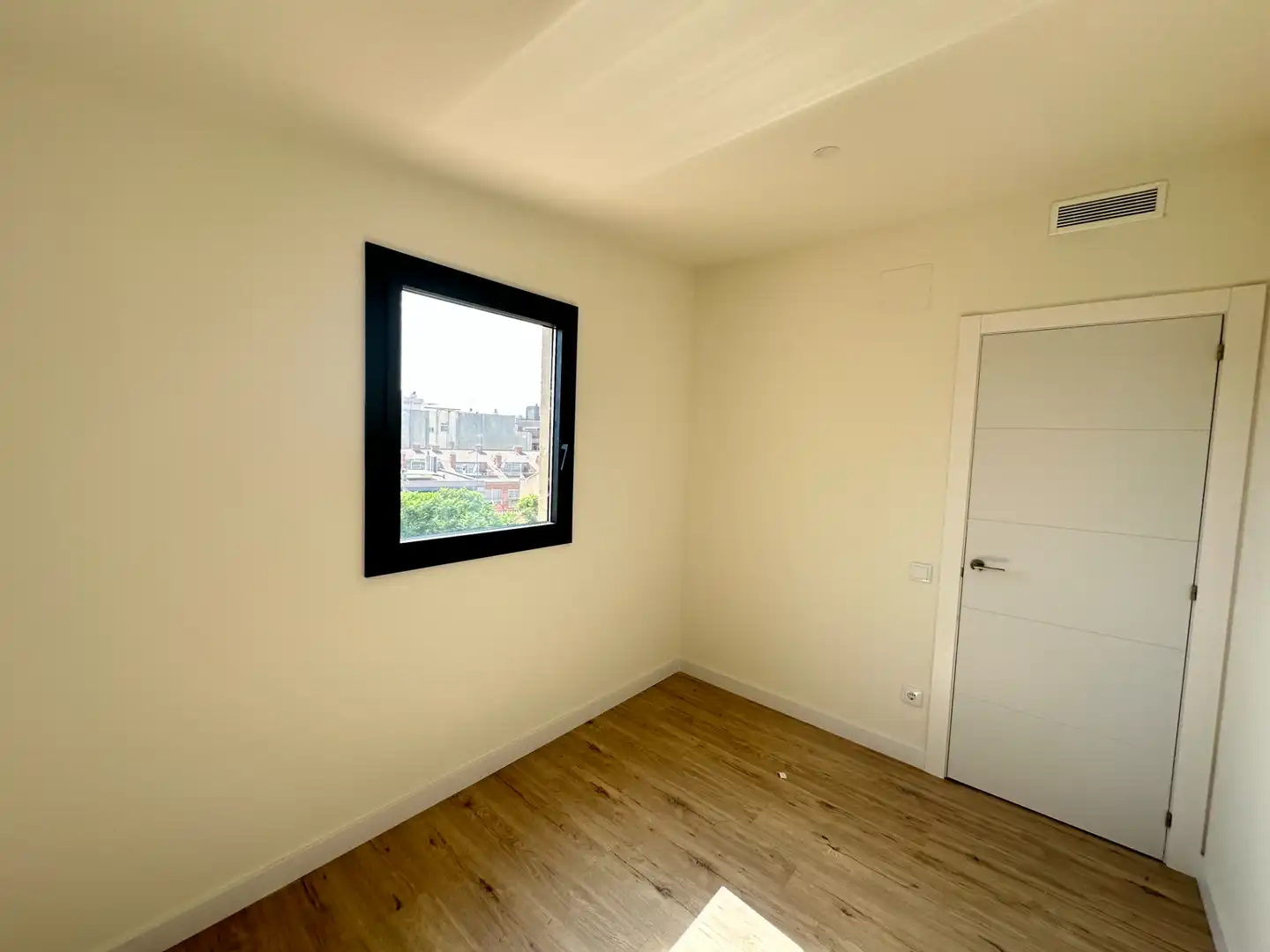 Habitación de Ático en venta en Badalona con Aire acondicionado, Calefacción y Parquet