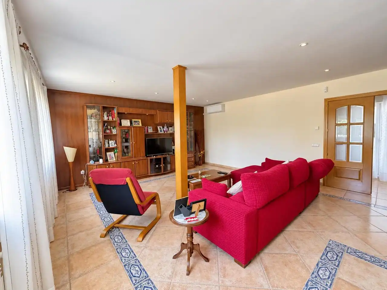 Sala d'estar de Casa o xalet en venda en Galapagar amb Aire condicionat, Calefacció i Jardí privat