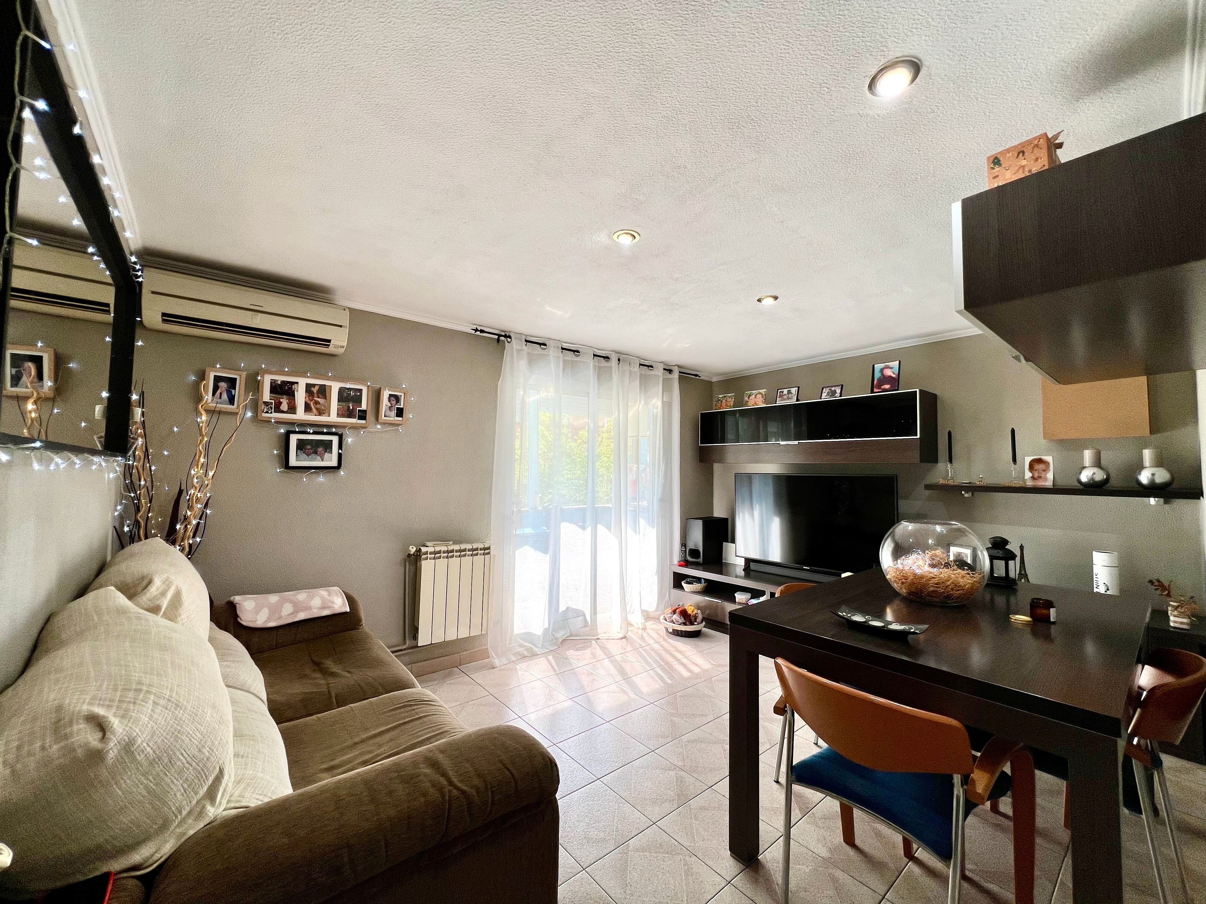 Living room of Flat for sale in L'Hospitalet de Llobregat  with Heating and Balcony