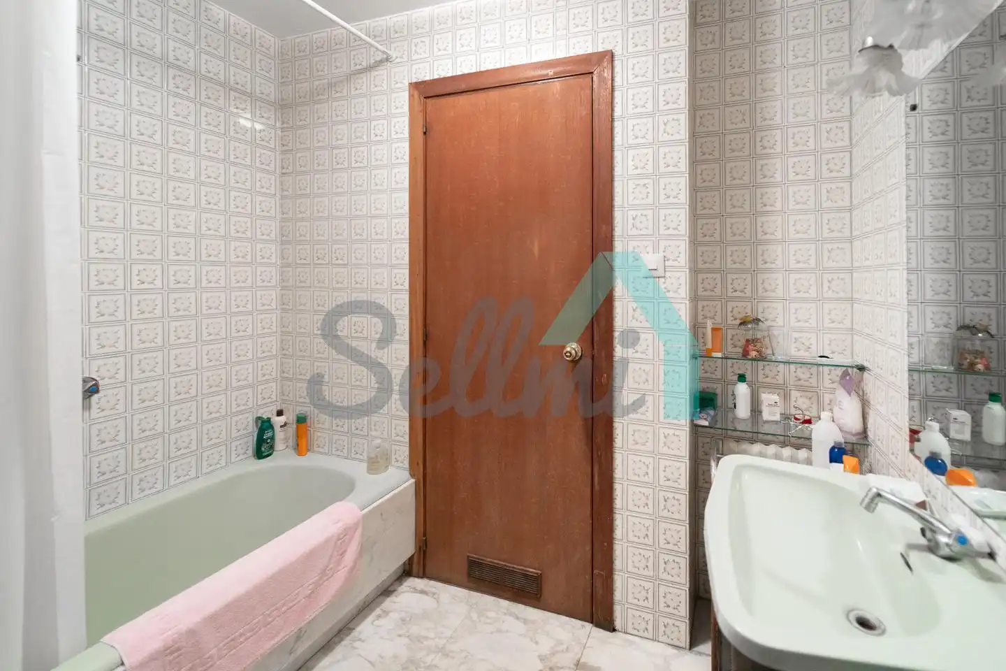 Baño de Piso en venta en Oviedo  con Calefacción, Parquet y Terraza