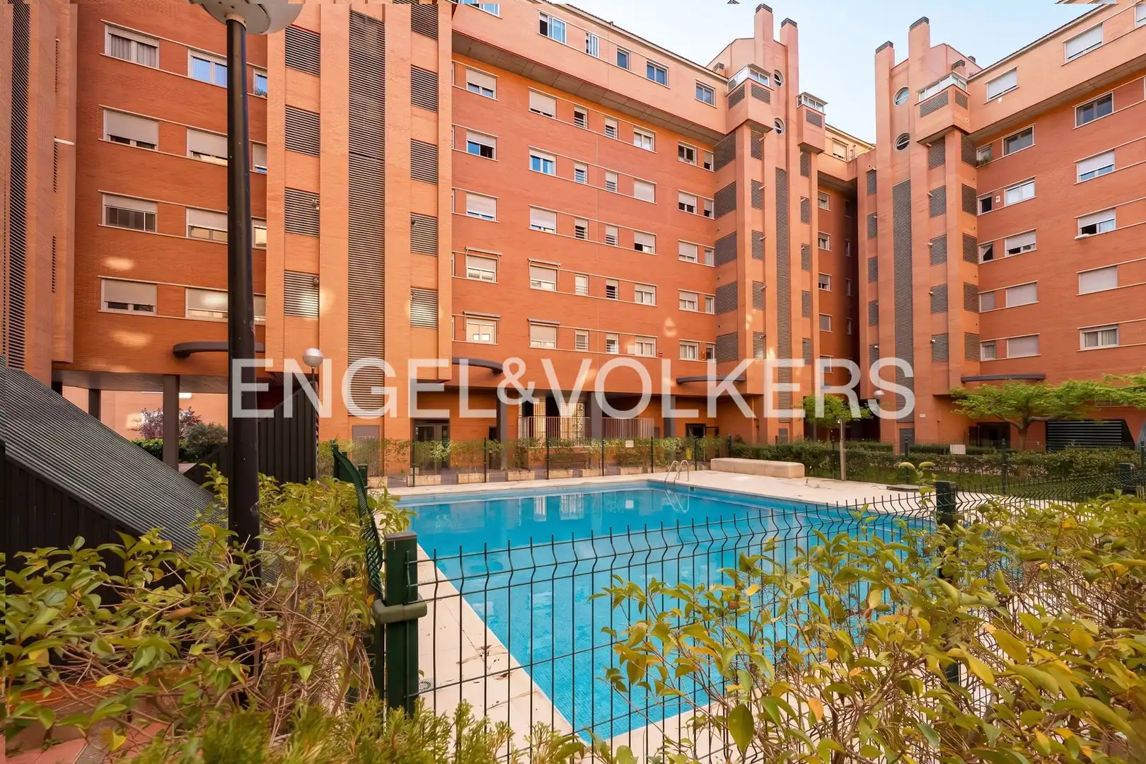 Piscina de Ático en venta en Madrid con Aire acondicionado, Calefacción y Jardín privado