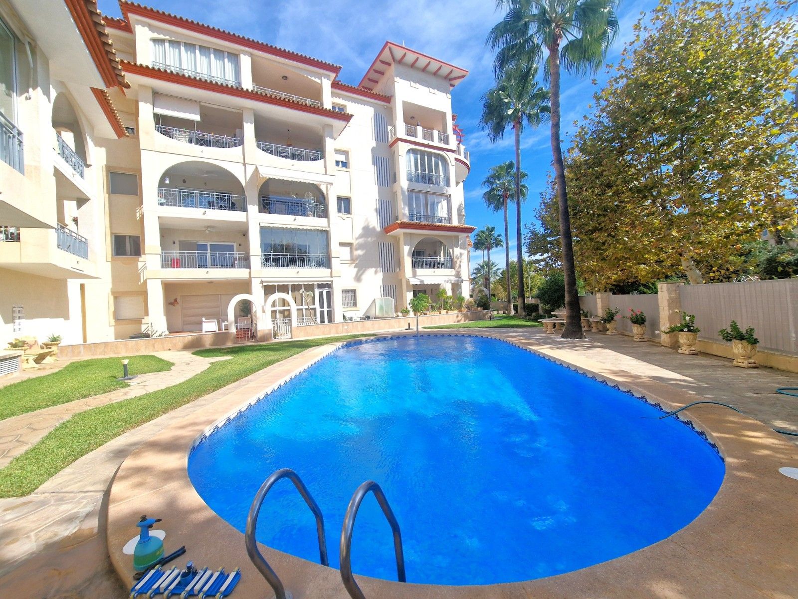 Swimming pool of Flat for sale in L'Alfàs del Pi  with Air Conditioner, Heating and Swimming Pool