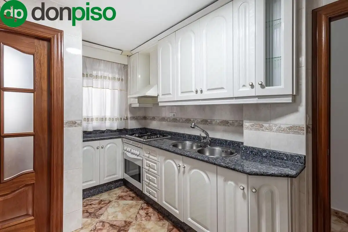 Kitchen of Flat for sale in Granada  with Air Conditioner, Heating and Terrace