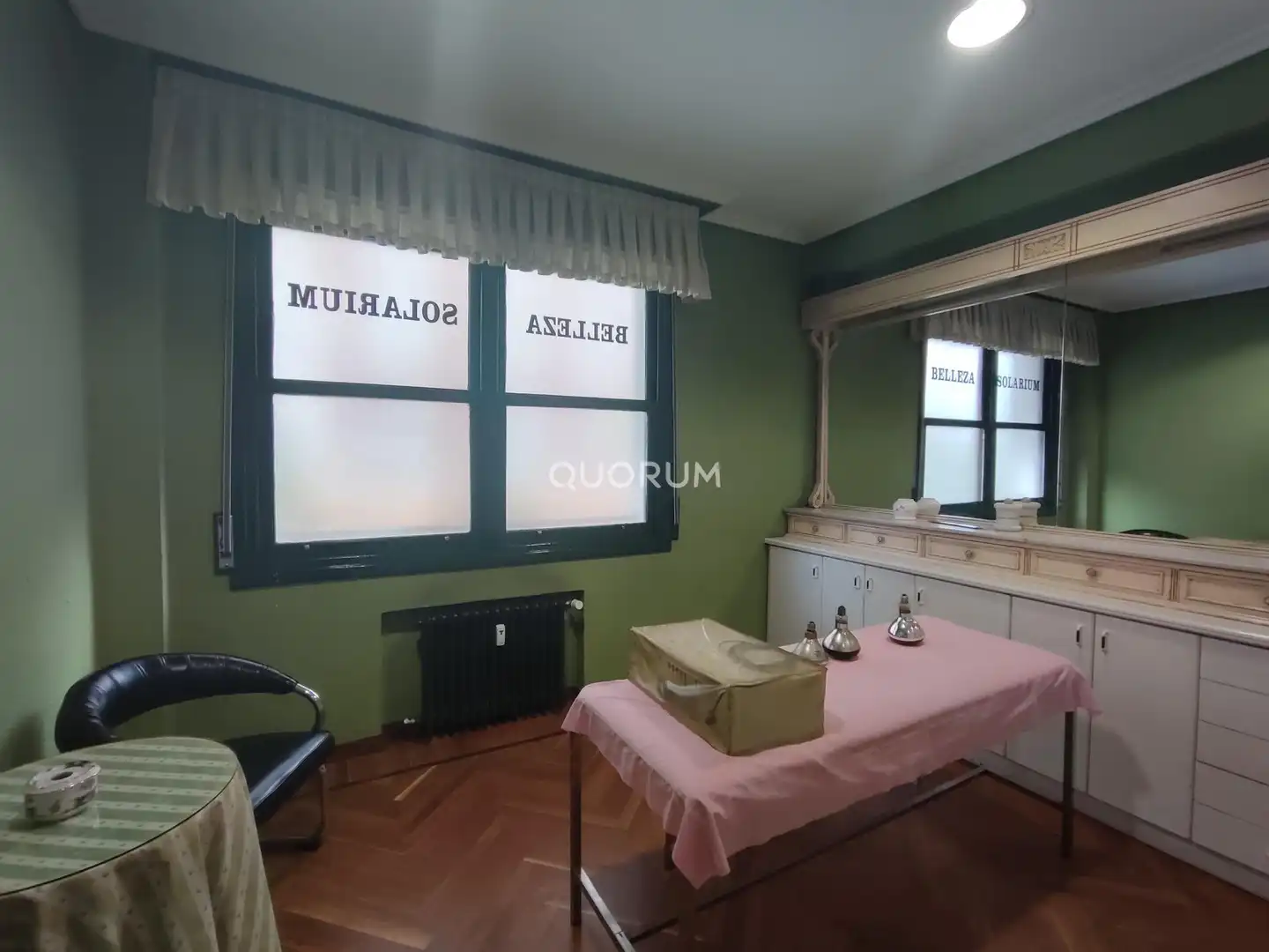Schlafzimmer von Büro zur Miete in Bilbao  mit Heizung