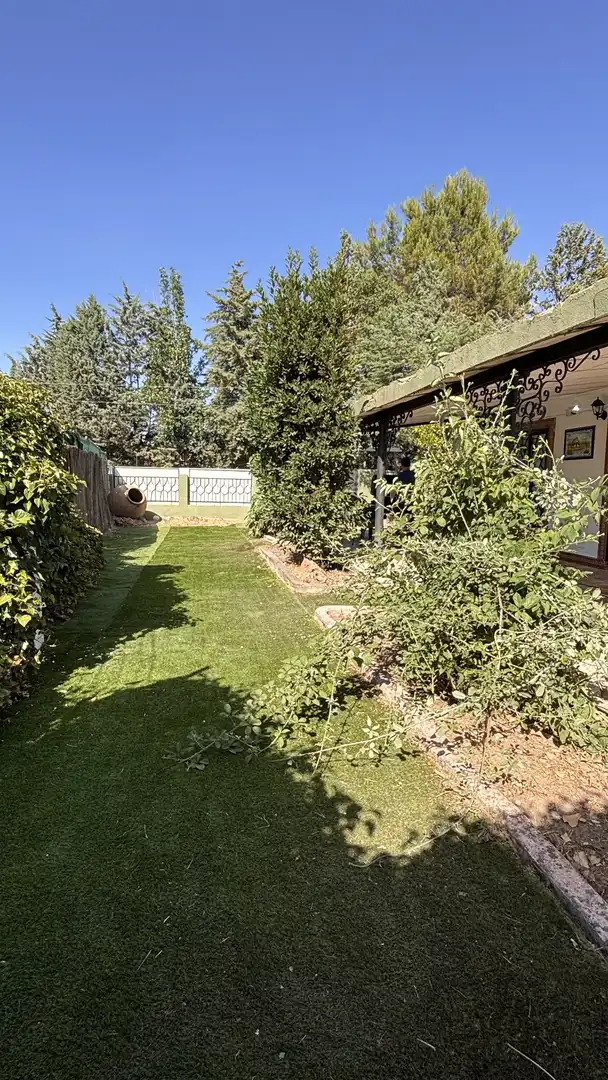 Jardí de Casa o xalet en venda en Escalona amb Aire condicionat, Terrassa i Piscina