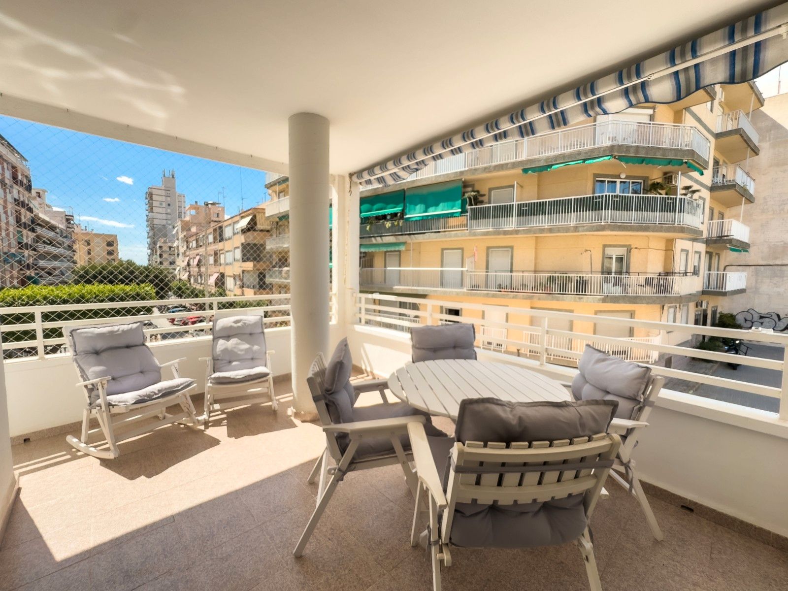 Terrassa de Apartament de lloguer en Santa Pola amb Terrassa, Piscina i Moblat