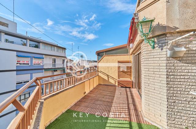 Ático en Venta en Calle Pintor Cabrera en Ensanche - Diputación