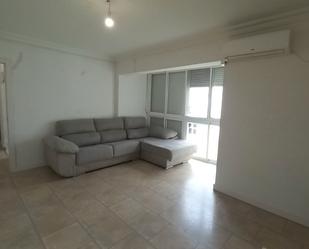 Living room of Flat for sale in  Sevilla Capital  with Air Conditioner, Heating and Furnished