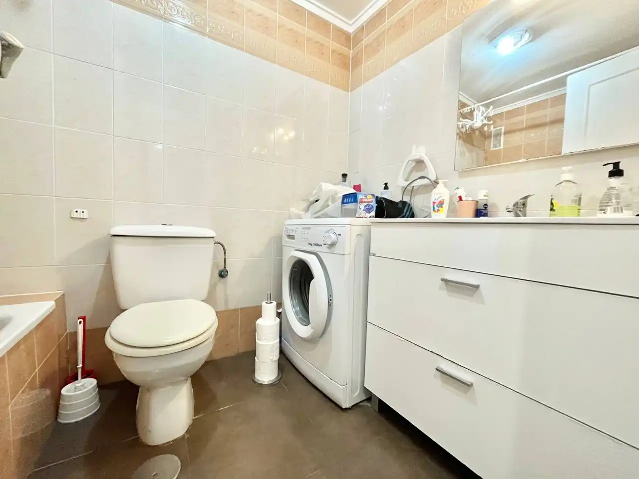 Baño de Planta baja de alquiler en Torrevieja con Aire acondicionado, Calefacción y Jardín privado