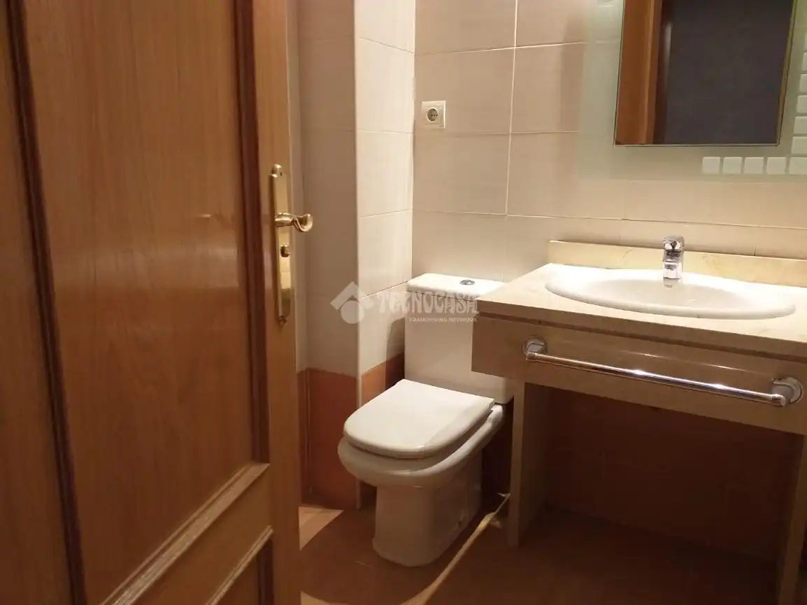Badezimmer von Wohnung zur Miete in Alcorcón