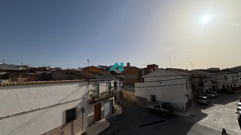 Casa en Alcaudete con piscina, local y cochera
