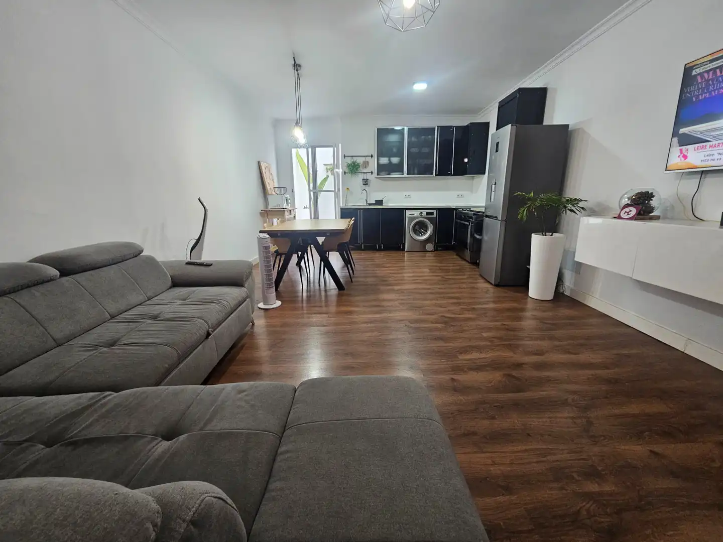 Sala de estar de Piso de alquiler en Telde con Parquet, TV y Balcón