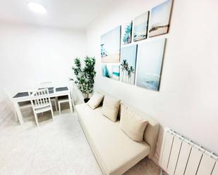Living room of Study to share in  Barcelona Capital  with Air Conditioner, Heating and Terrace