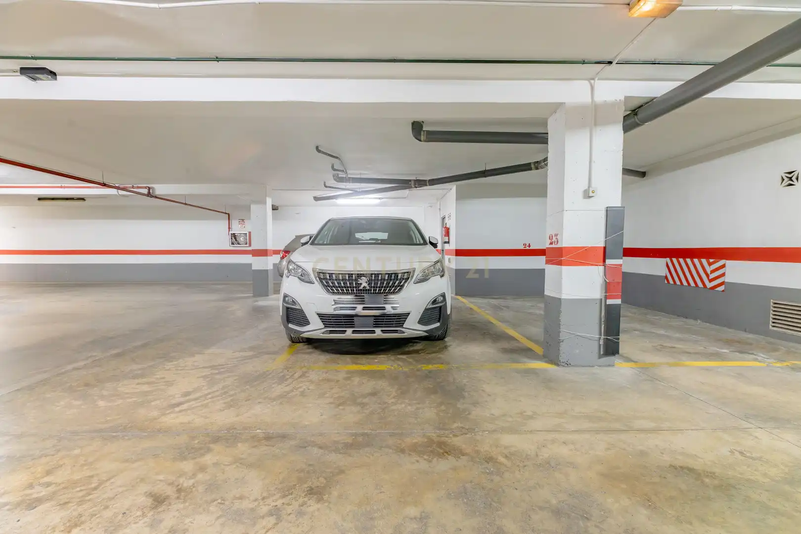 Parking de Apartamento en venta en Camí Reial 