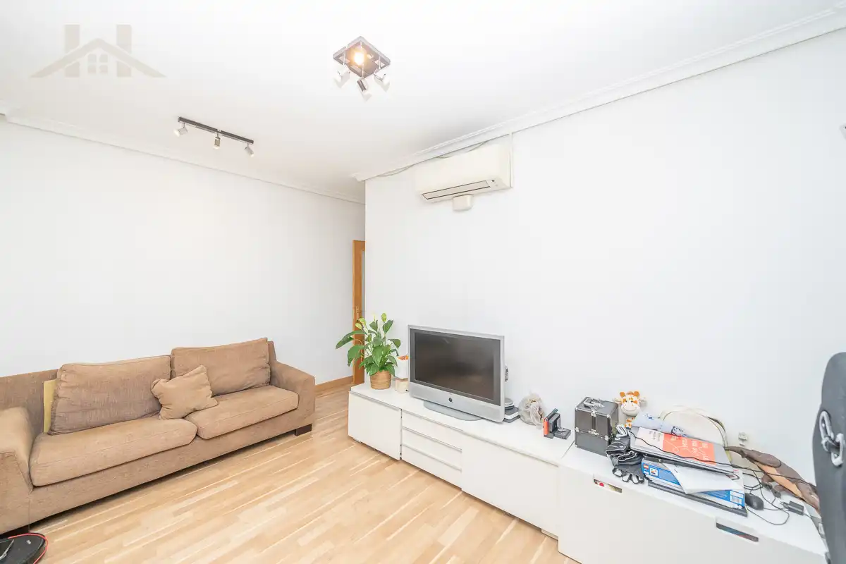 Living room of Flat for sale in El Escorial  with Air Conditioner, Heating and Parquet flooring