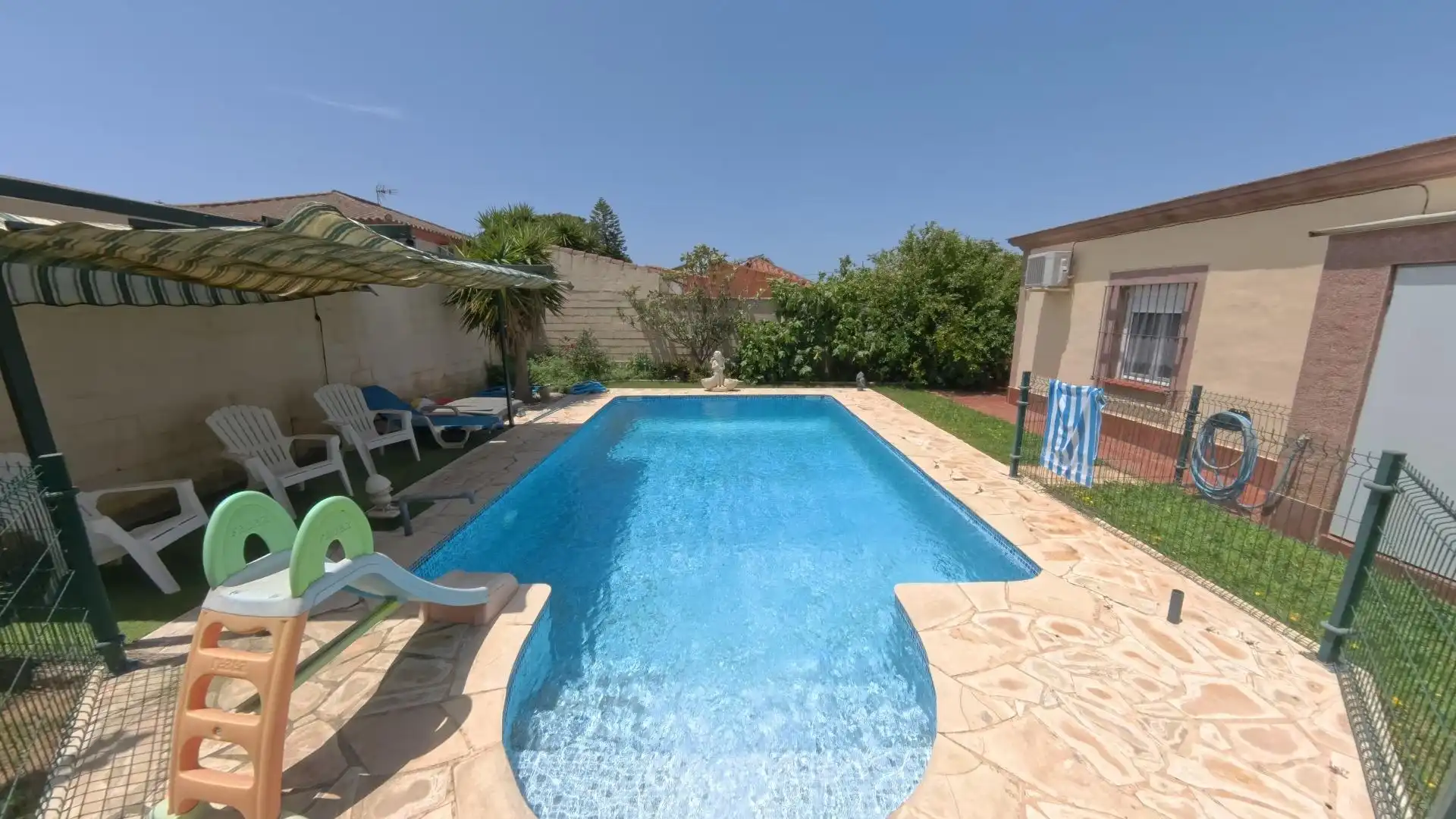 Swimming pool of Houses for sale in Chiclana de la Frontera  with Air Conditioner, Private garden and Storage room