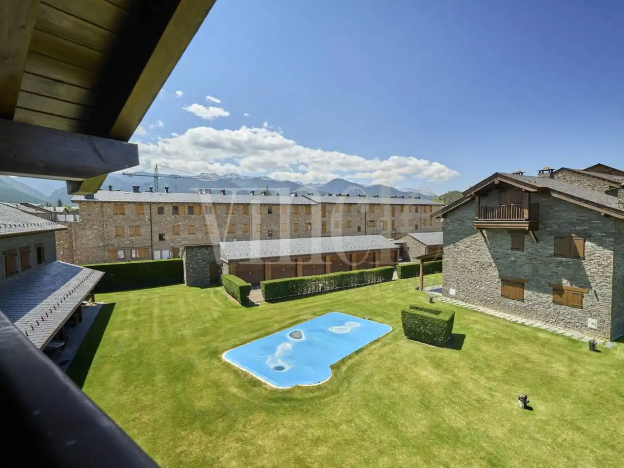 Jardí de Casa adosada en venda en Bellver de Cerdanya amb Calefacció, Parquet i Terrassa