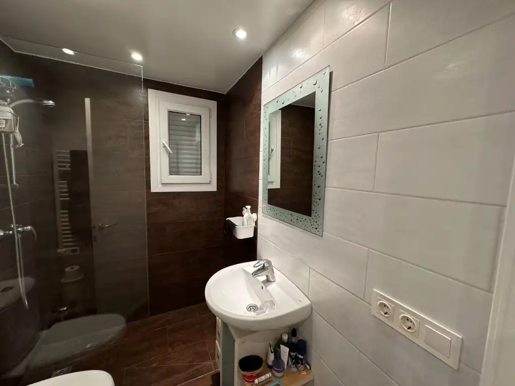 Badezimmer von Wohnung zum Verkauf in Calvià mit Klimaanlage, Privatgarten und Terrasse