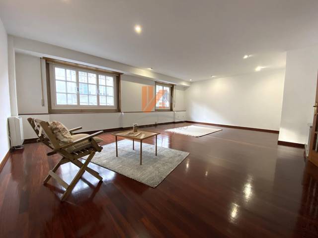 Piso en Alquiler en R. de Montero Ríos, 12, 12 en Ensanche - Sar