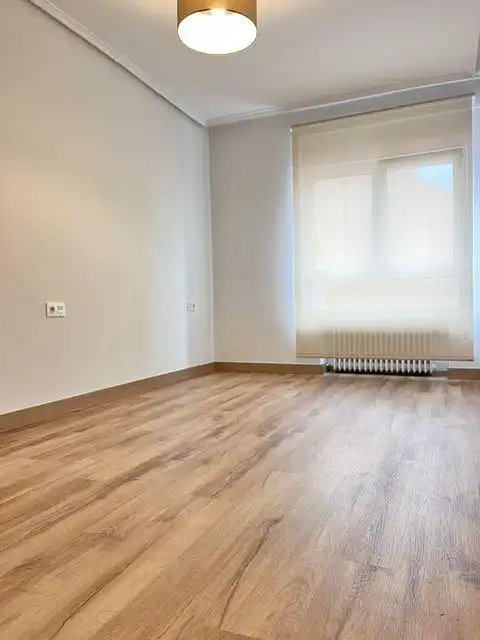 Habitación de Piso de alquiler en Gijón  con Calefacción y Parquet