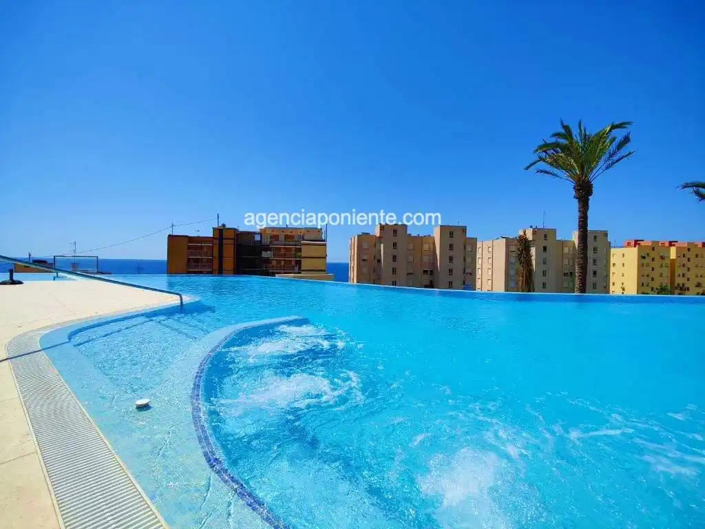 Piscina de Piso de alquiler en Benidorm con Aire acondicionado, Calefacción y Terraza