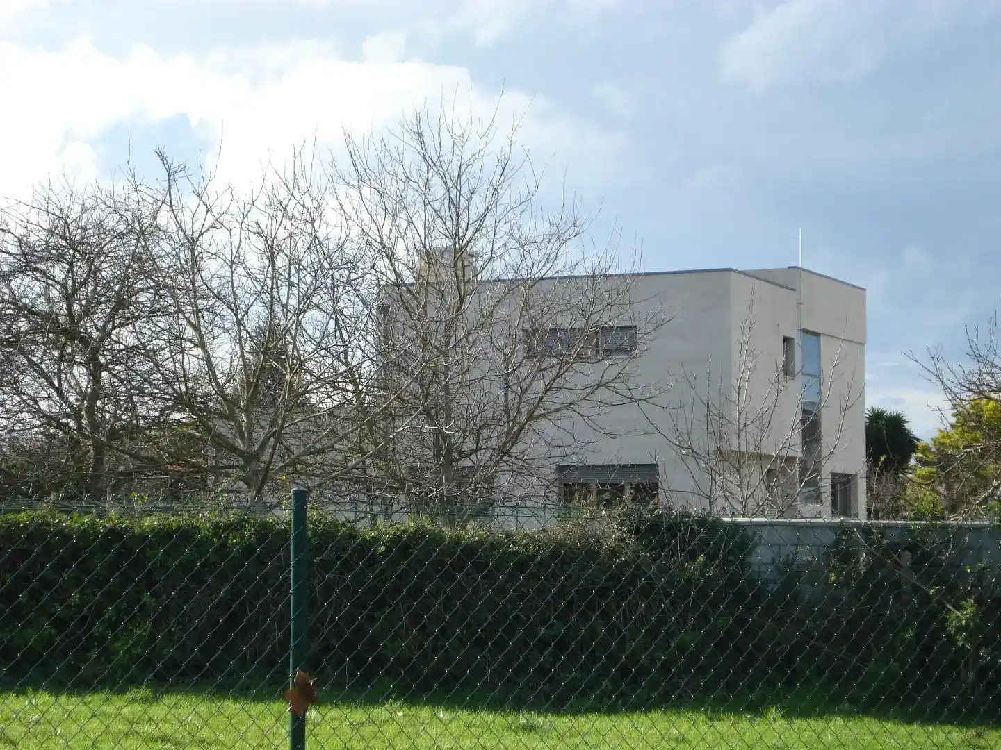 Vista exterior de Casa o xalet en venda en Gijón  amb Jardí privat i Traster