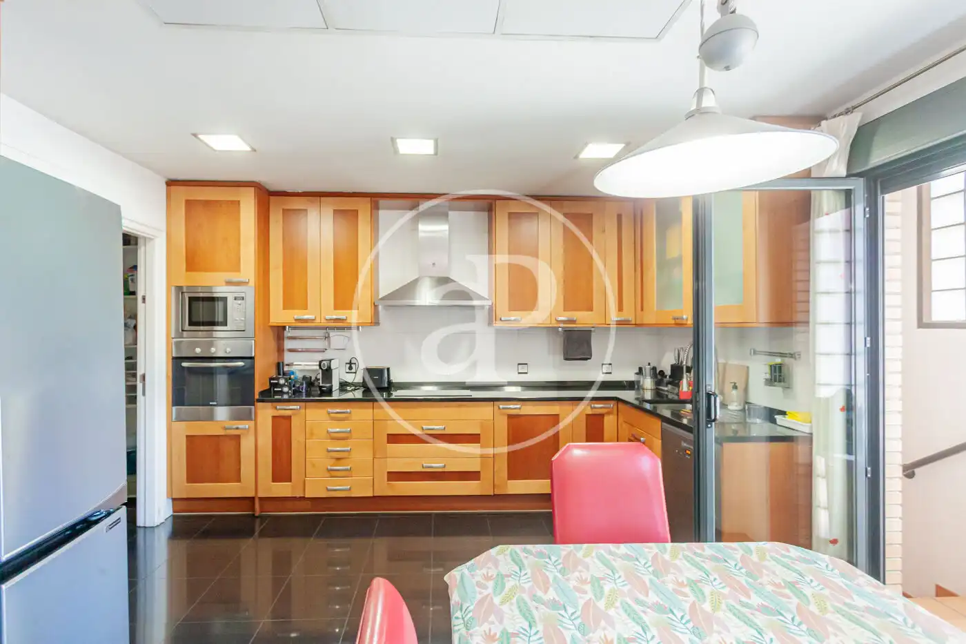 Cocina de Casa adosada en venta en Madrid con Aire acondicionado, Calefacción y Jardín privado