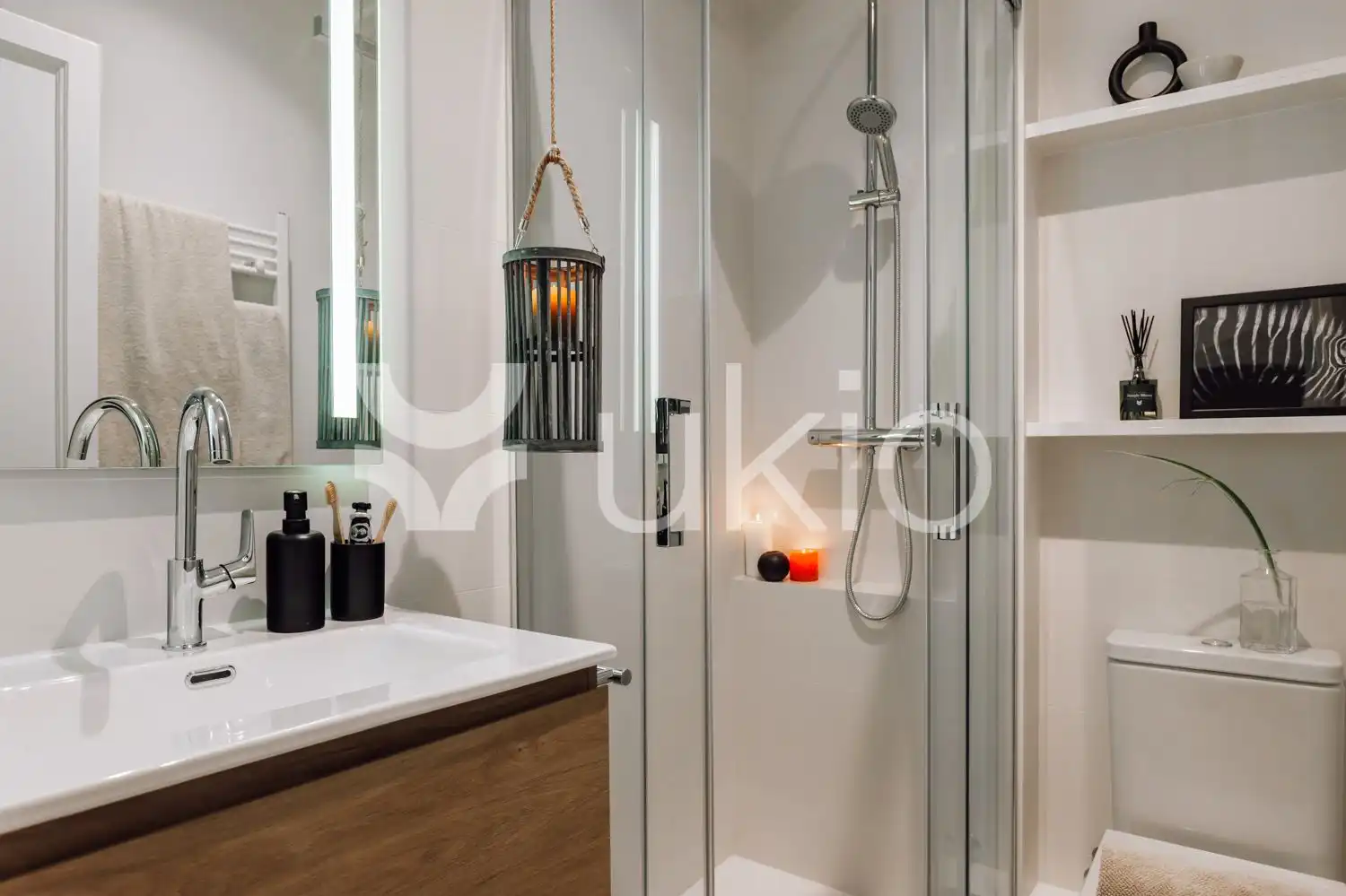 Baño de Apartamento de alquiler en Barcelona con Aire acondicionado, Calefacción y Amueblado