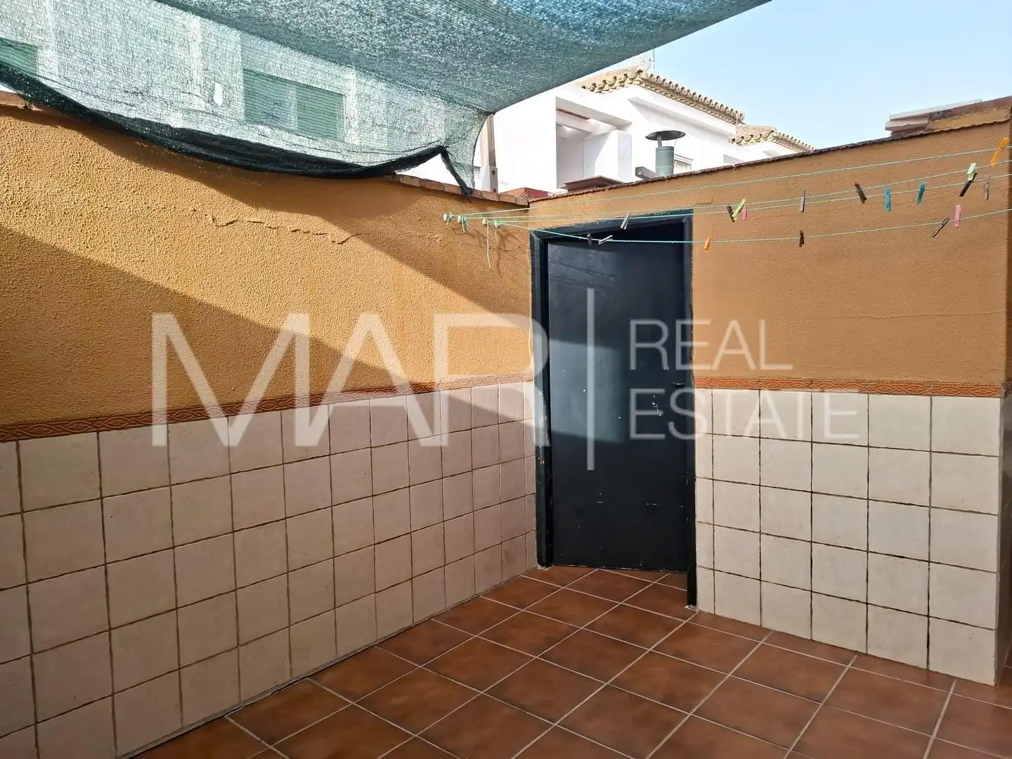 Vista exterior de Casa adosada en venta en Chiclana de la Frontera con Aire acondicionado y Balcón