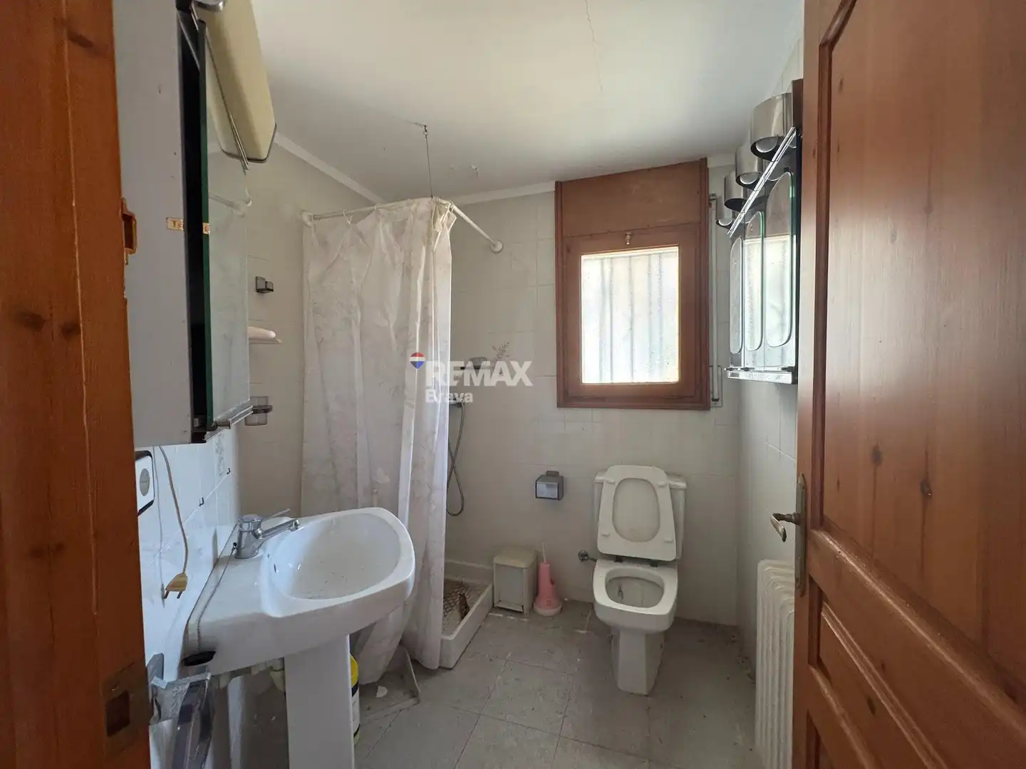 Bathroom of Houses for sale in Roses  with Terrace and Swimming Pool