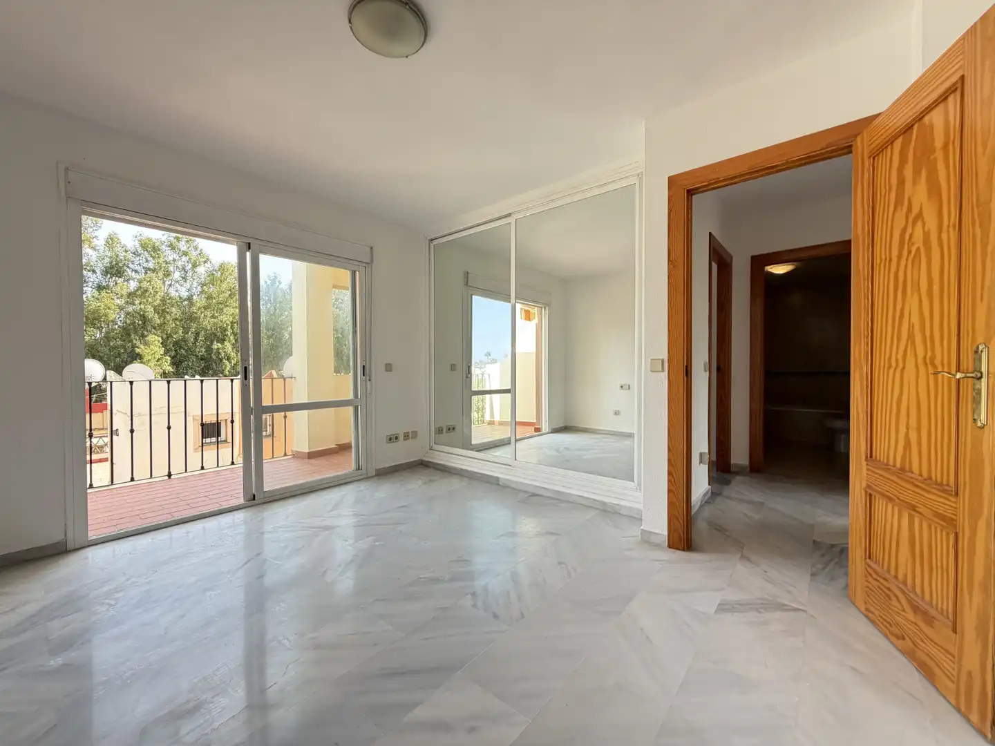 Dúplex en venta en Estepona con Terraza, Piscina y Piscina comunitaria