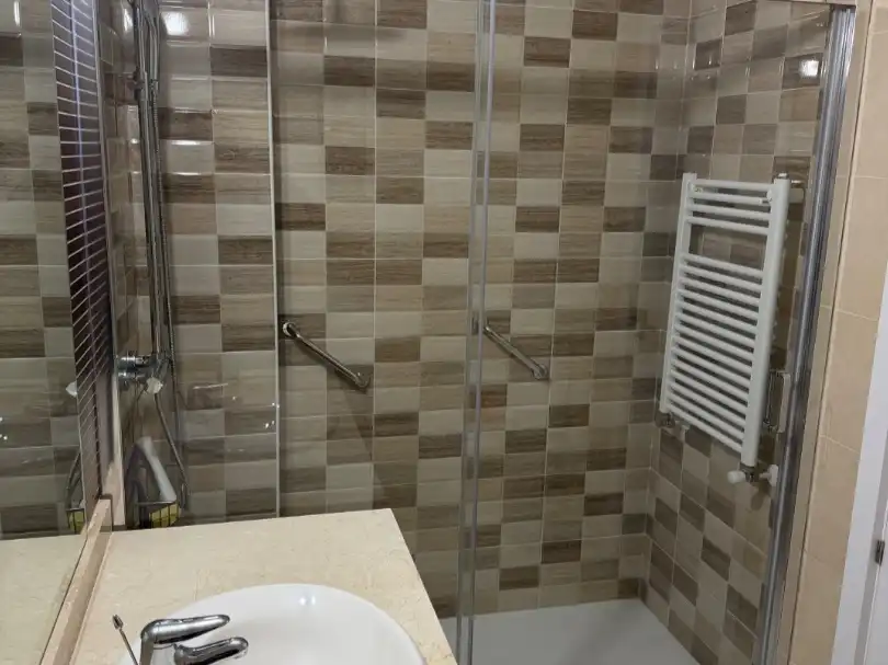 Bathroom of Flat for sale in Pinto  with Air Conditioner, Terrace and Swimming Pool