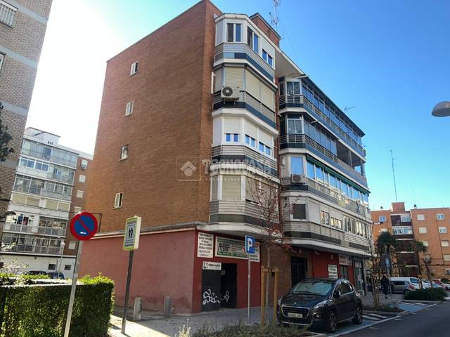 Local comercial en Alquiler en Calle Azor en Campamento