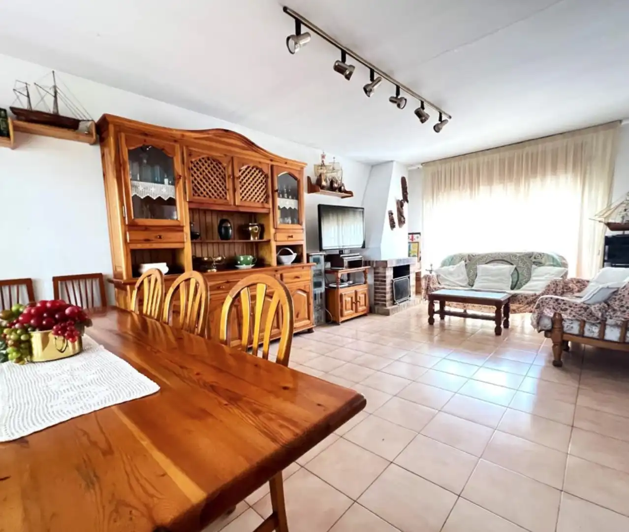 Sala d'estar de Casa adosada en venda en Arenys de Mar amb Terrassa