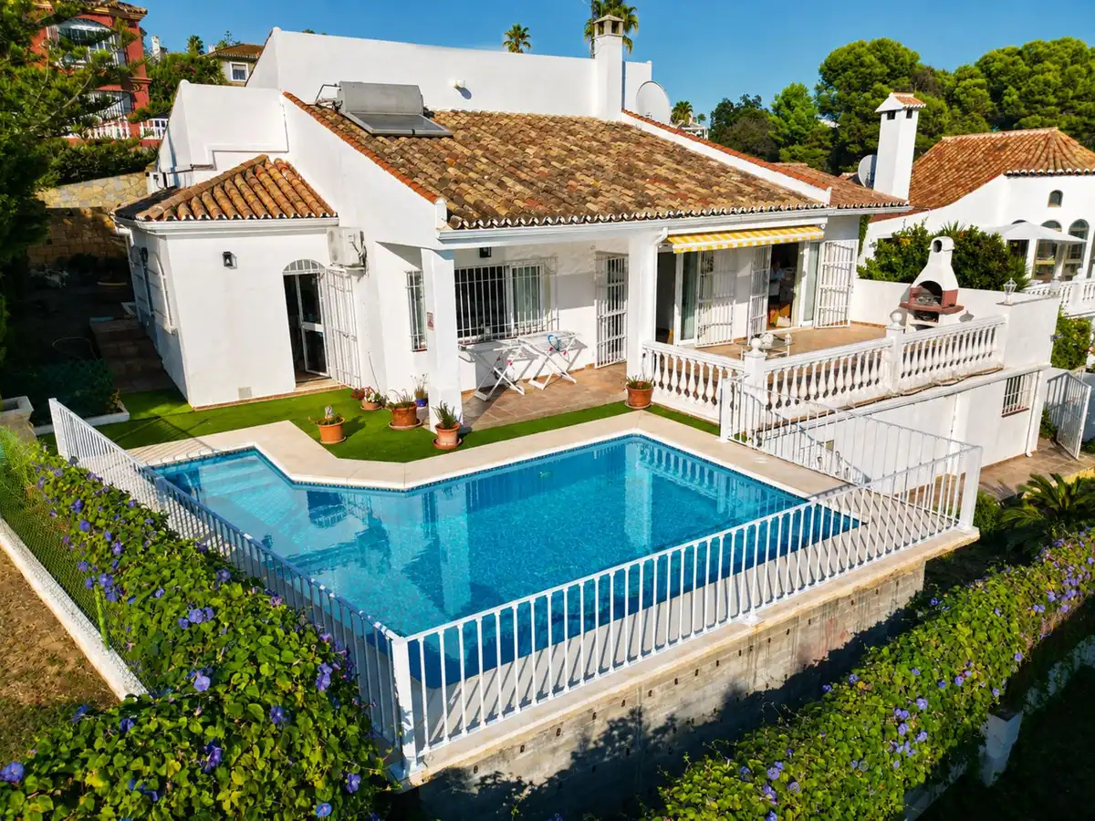Piscina de Casa adosada en venda en Estepona amb Aire condicionat, Terrassa i Traster