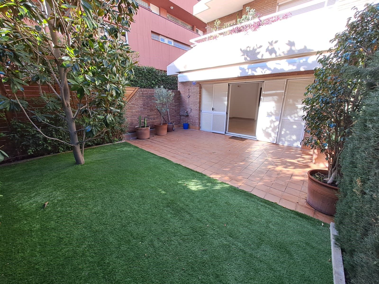 Jardí de Casa adosada de lloguer en Sant Just Desvern amb Calefacció, Terrassa i Traster