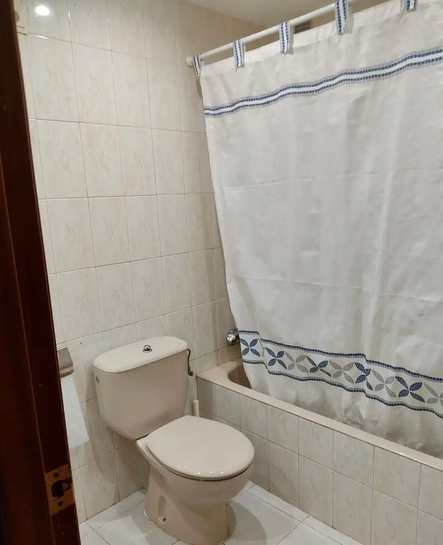 Bany de Pis en venda en Canfranc amb Calefacció, Parquet i Terrassa