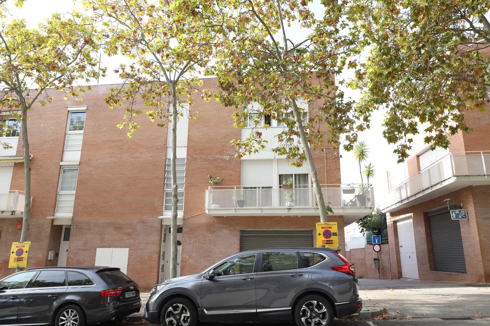 Vista exterior de Casa adosada en venda en Sabadell amb Calefacció, Jardí privat i Terrassa