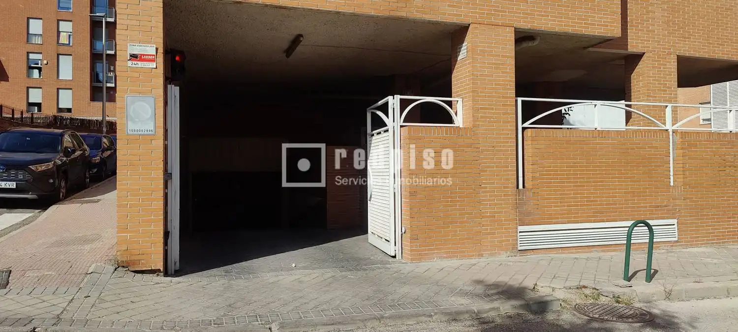 Einzelparkplatz mit Aufzug zur Miete in de Santa Mónica
