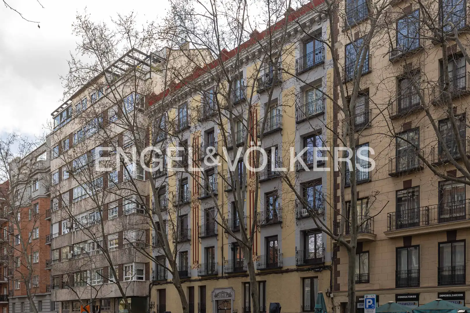 Außenansicht von Wohnung zur Miete in Madrid mit Klimaanlage, Heizung und Parkett
