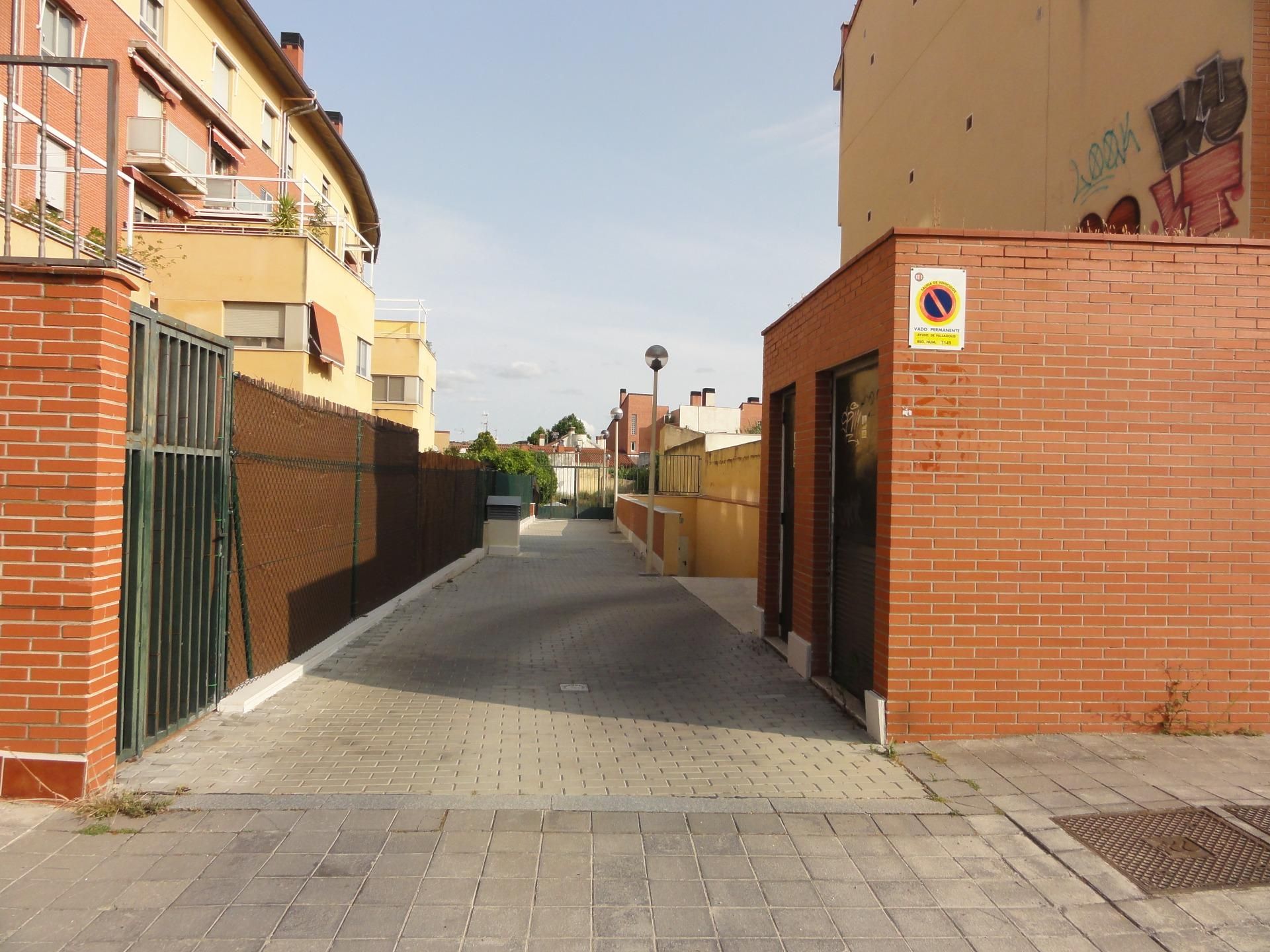 Aparcament de Pis en venda en Valladolid Capital amb Calefacció, Jardí privat i Terrassa