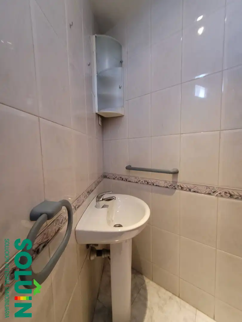 Baño de Piso en venta en Fuenlabrada con Calefacción, Trastero y Horno