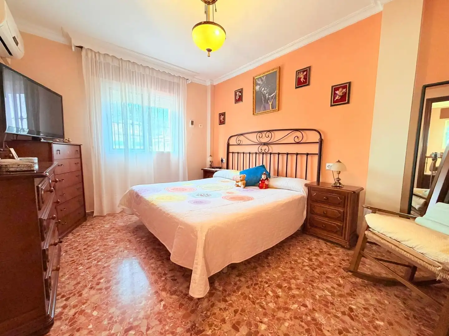 Dormitori de Casa o xalet en venda en Algeciras amb Piscina