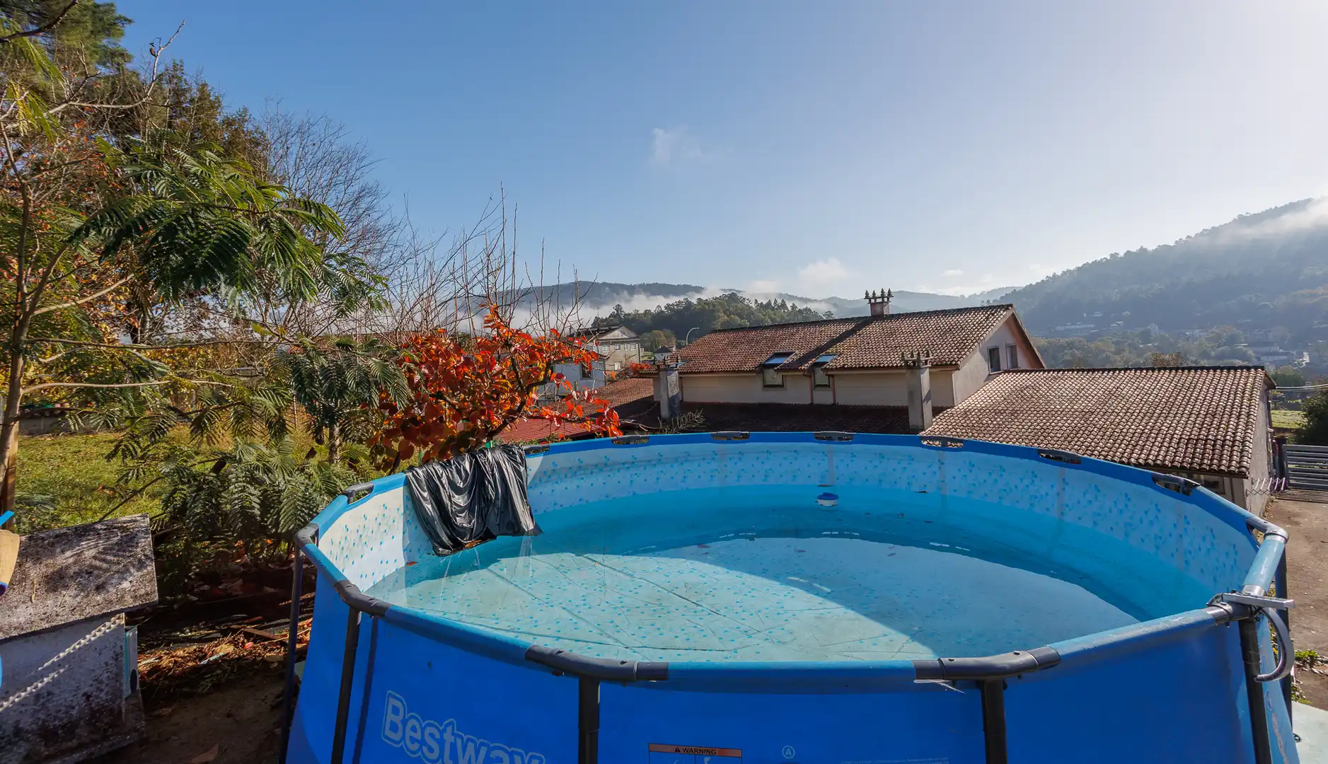 Schwimmbecken von Geschaftsraum zum Verkauf in Boqueixón mit Möbliert