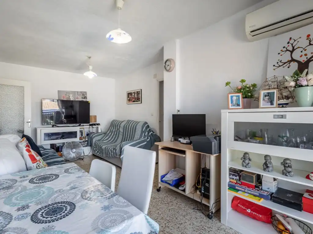 Sala d'estar de Pis en venda en Granada amb Calefacció