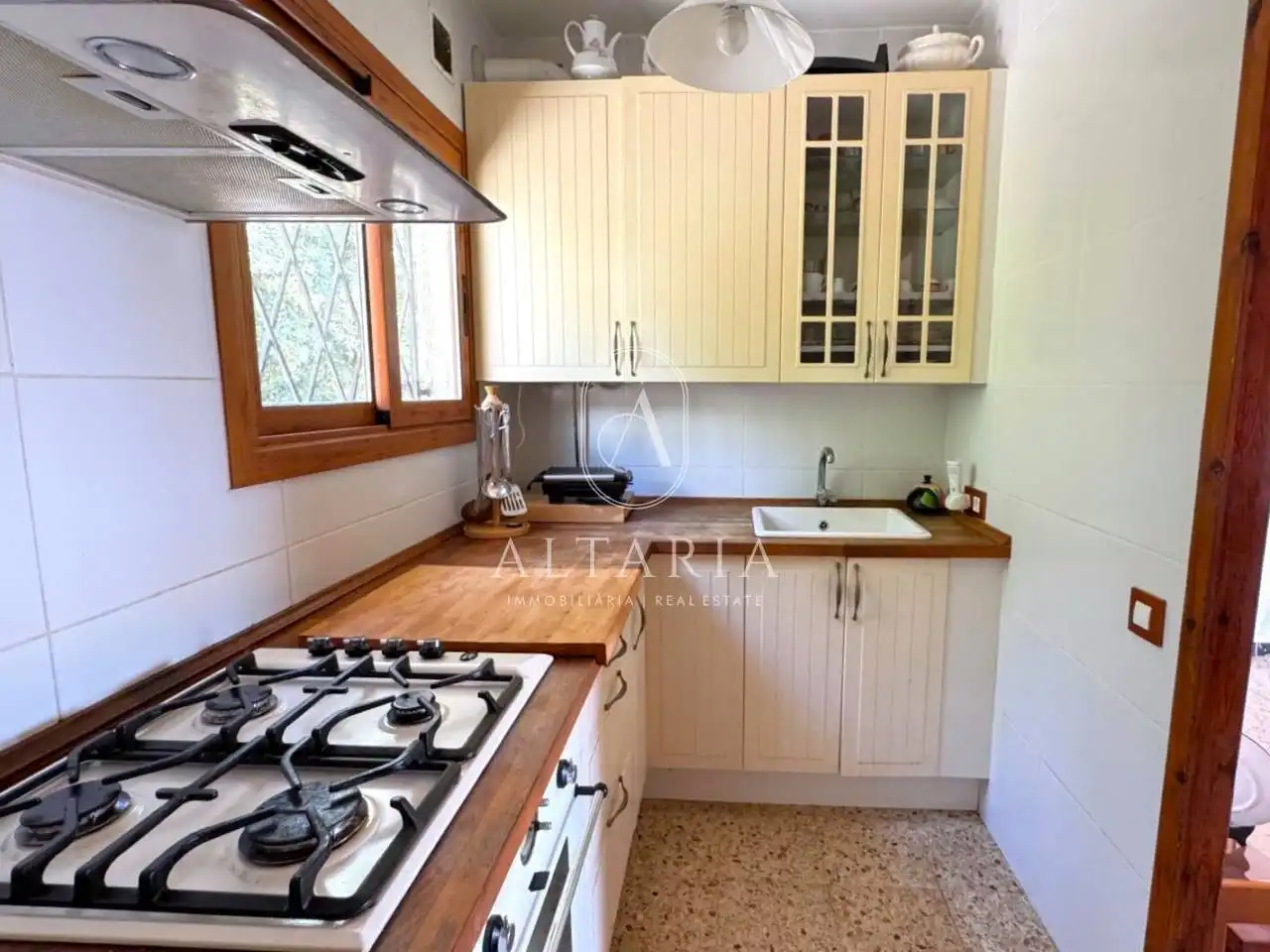 Cuina de Finca rústica en venda en Pineda de Mar amb Jardí privat, Piscina i Alarma